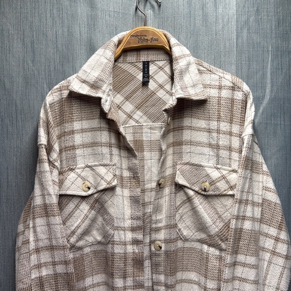 Amisu Cream and Tan Plaid Shirt Jacket size medium - Picture 5 of 10
